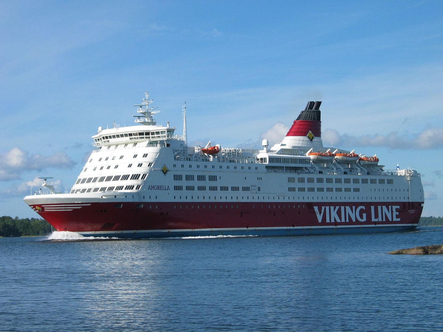 Паром Amorella компании Viking Line