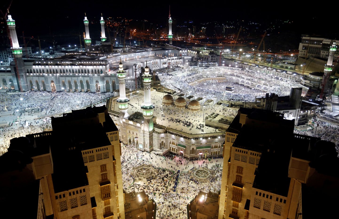 Vaade Meka Suure mošee kompleksile, kus keskel asub Kaaba kivi, mille poole palvetavad kõik maailma moslemid.