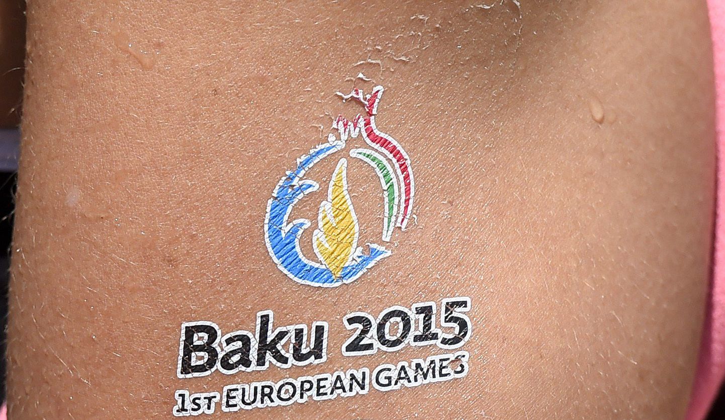 Euroopa mänge promov kleebis triatlonivõistlusest osavõtja kehal.