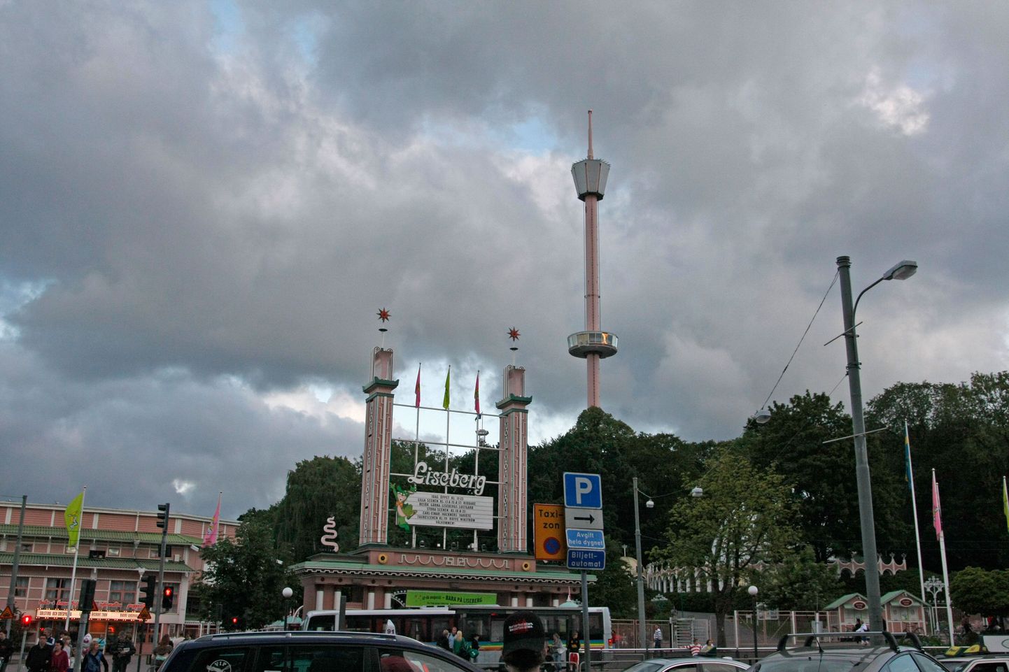 Lisebergi lõbustuspargi torn paistab kaugele.