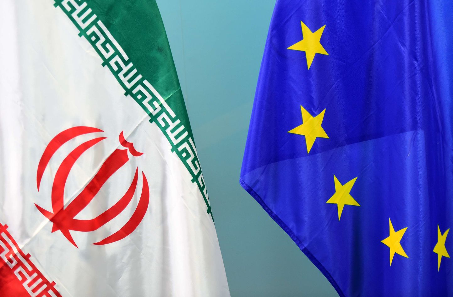 Iraani ja Euroopa Liidu lipp