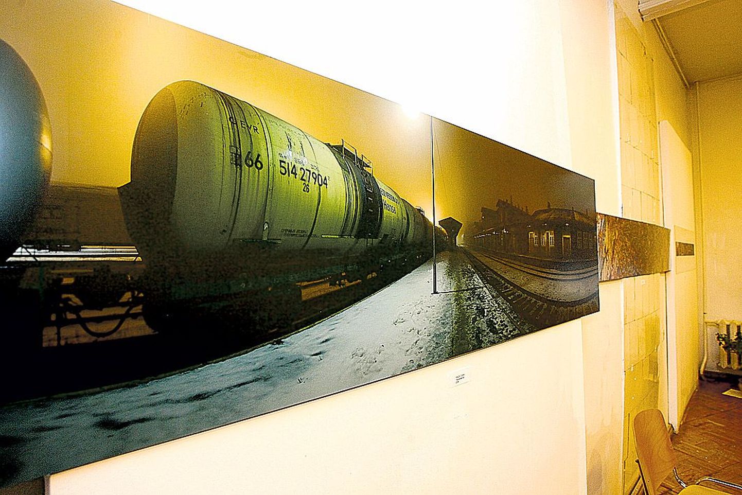 Ühele pikale fotole on Malev Toom mahutanud tsisternidest koosneva rongi.