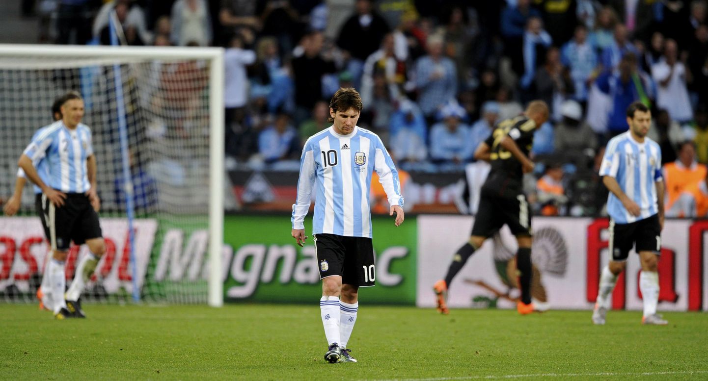 Lionel Messilt (nr. 10) oodati MM-finaalturniiril Argentina särgis suuri tegusid,        kuid igapäevaselt FC Barcelonas palliv Messi pidi väljakult siiski noruspäi lahkuma.