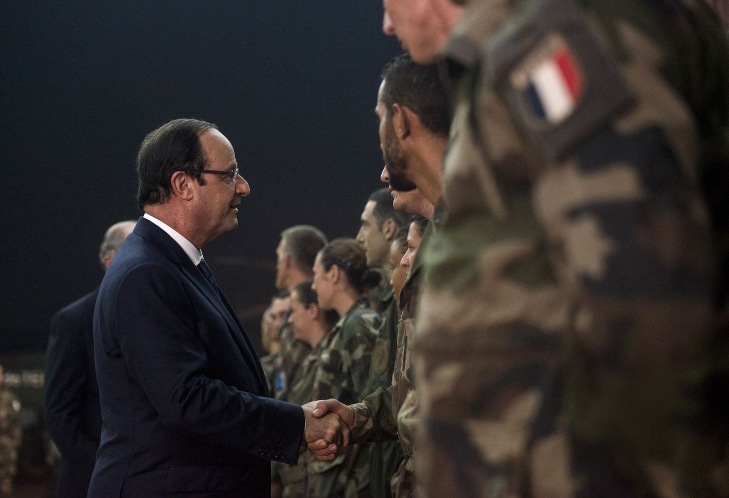 Prantsusmaa president Francois Hollande rääkimas Prantsuse sõduritega