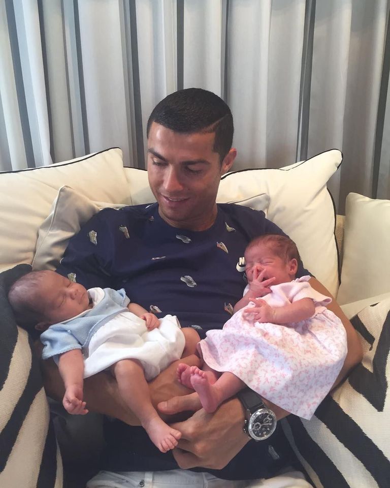 Cristiano Ronaldo kaksikute Eva ja Mateoga