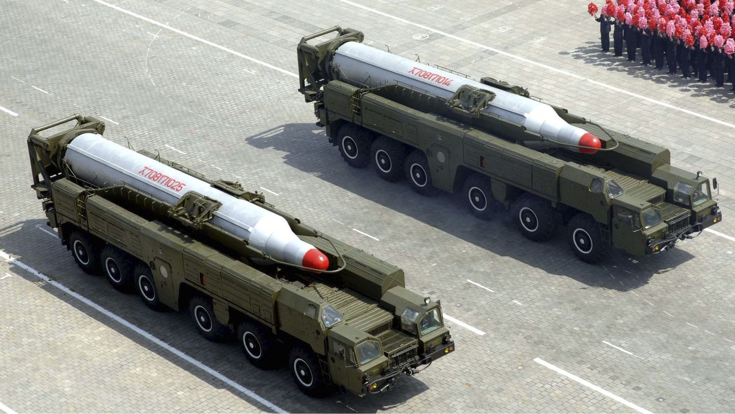 Raketid 15. aprilli sõjaväeparaadil Põhja-Korea pealinnas Pyongyangis.
