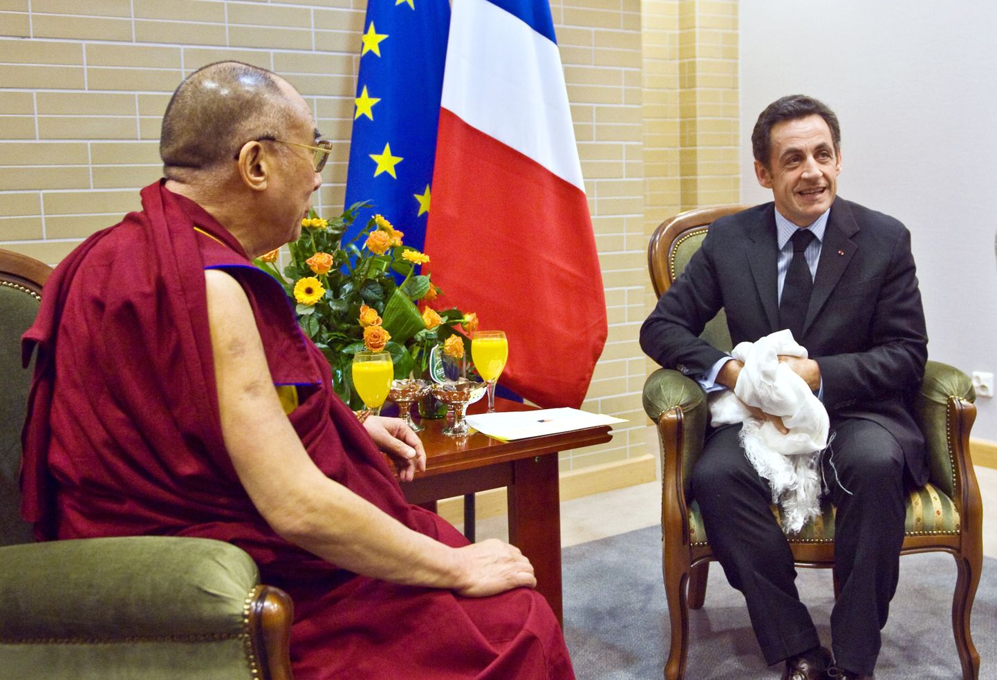 Prantsusmaa president Nicolas Sarkozy eksiilis elav Tiibeti vaimne liider dalai-laama kohtusid Poola sadamalinnas Gdańskis.