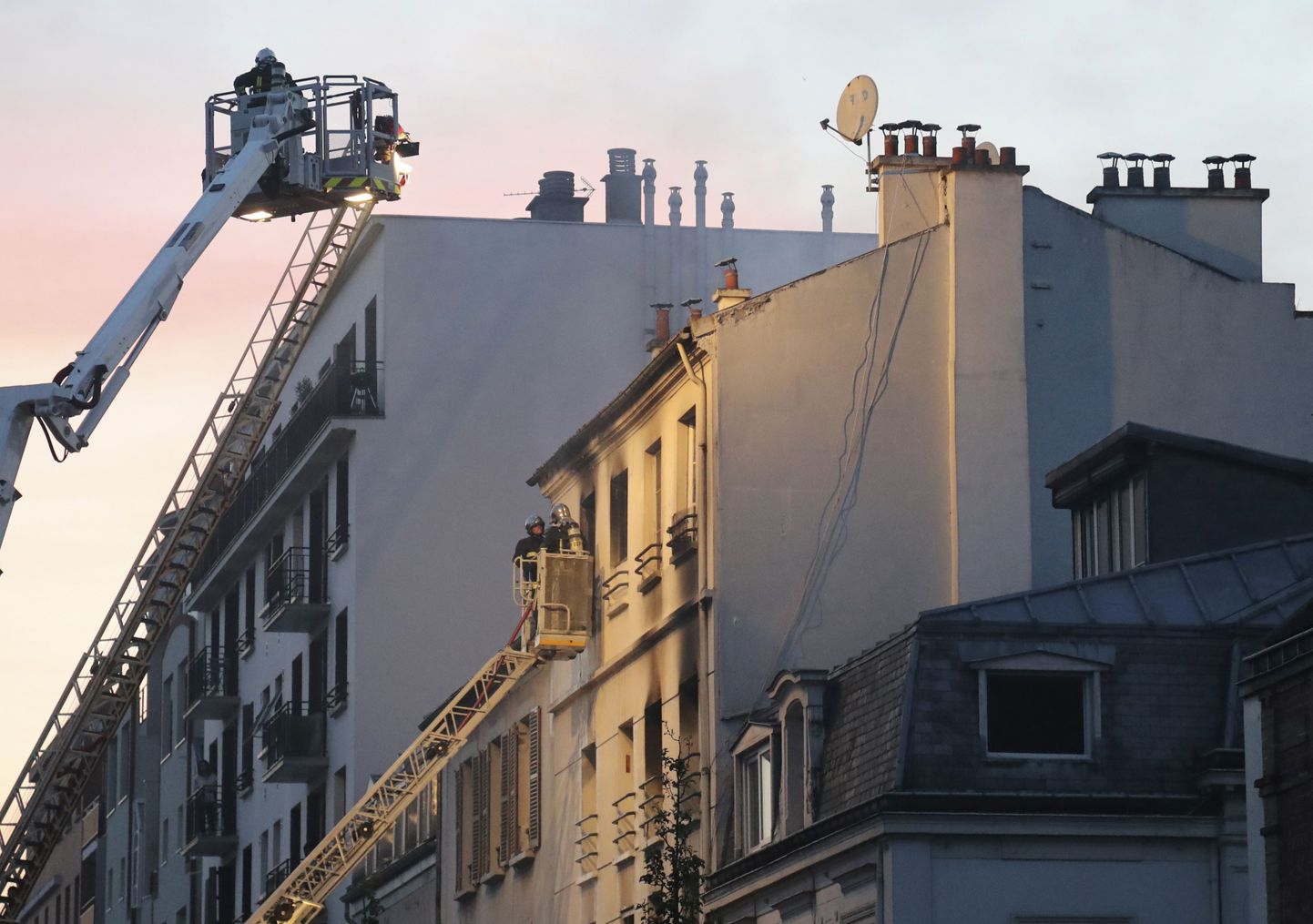 Tulekahju Pariisi eeslinnas.