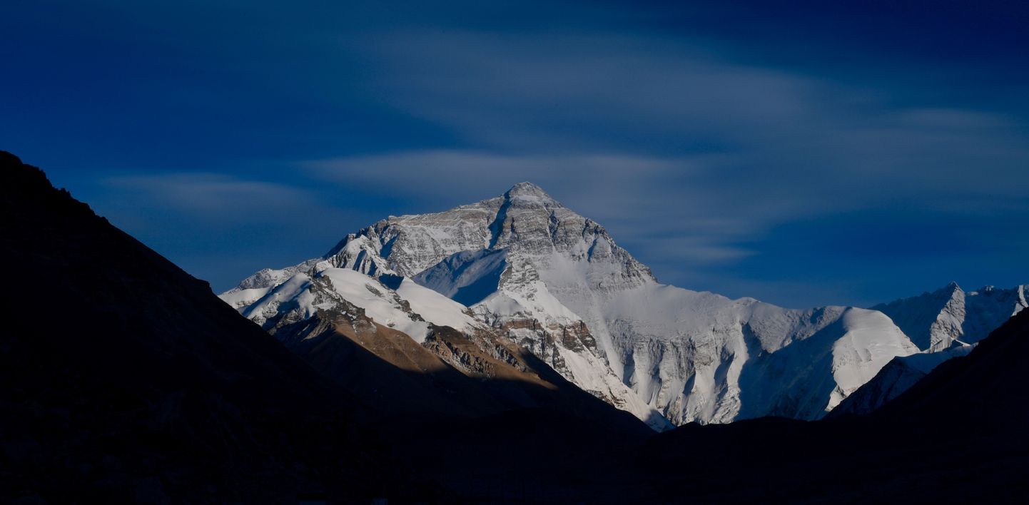 Mitme alpinisti teekond Džomolungma tippu lõppes traagiliselt.