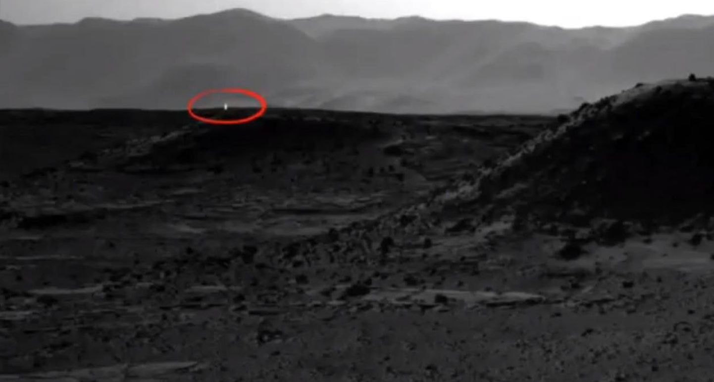 NASA kulgur Curiosity jäädvustas Marsil kummalise valguse