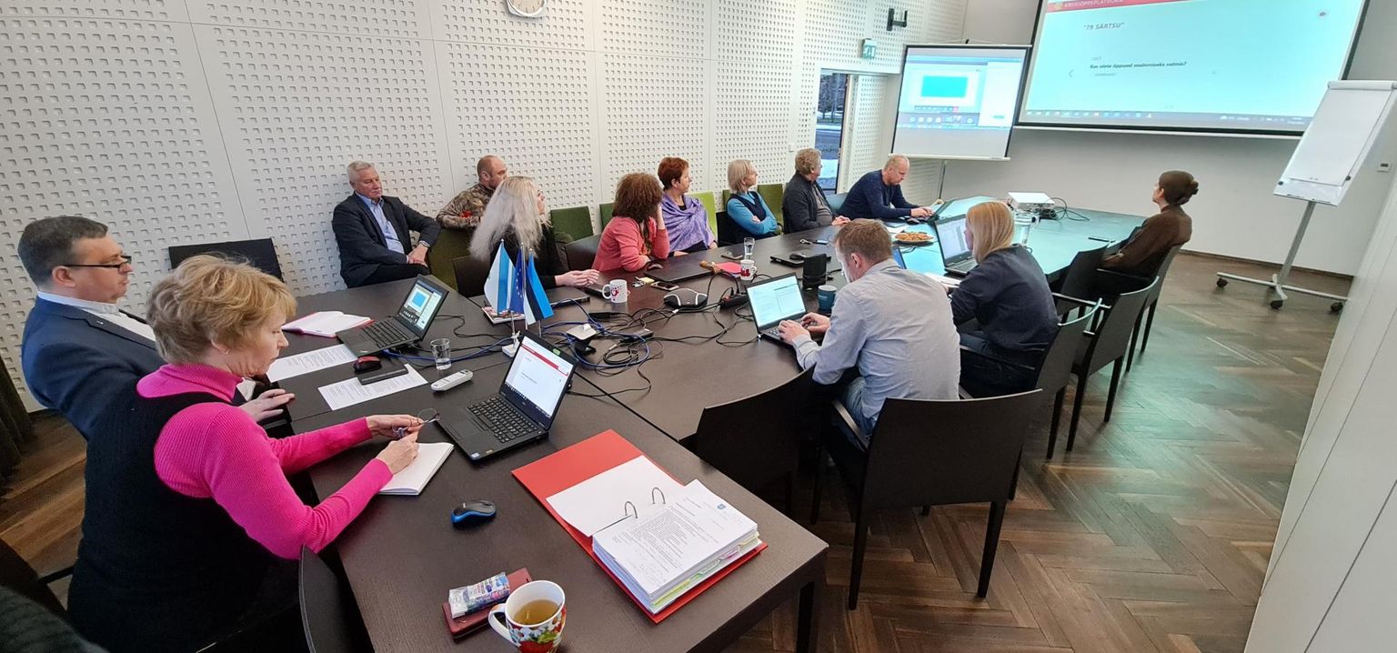 Rakvere valla kriisiohjajad teoreetilisel ehk lauaõppusel.