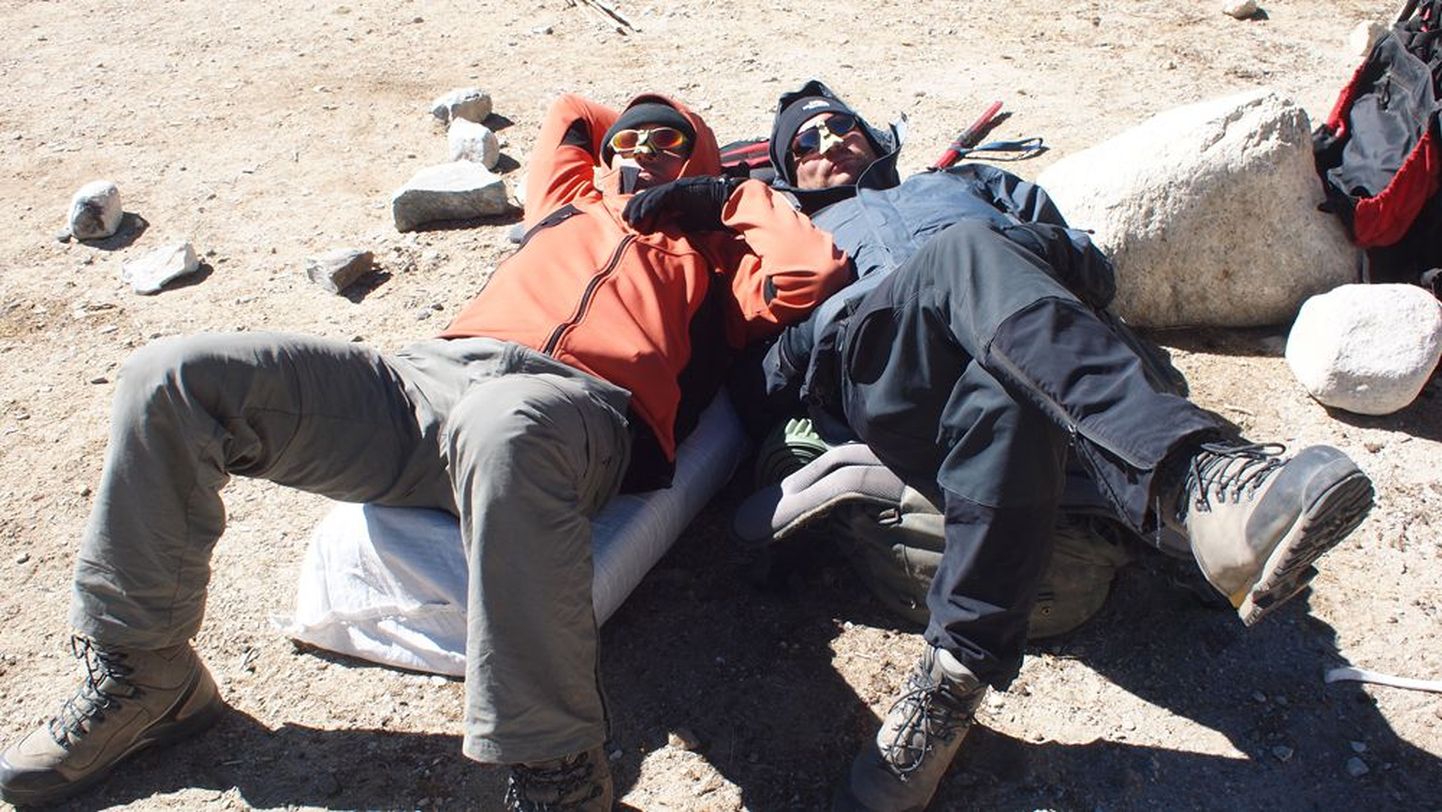 Tanel Tuuleveski ja Andras Kaasik (vasakul) mullu kevadel vallutamas 8201-meetrist Cho Oyu tippu, kuid see osutus jõukohaseks vaid Tuuleveskile.