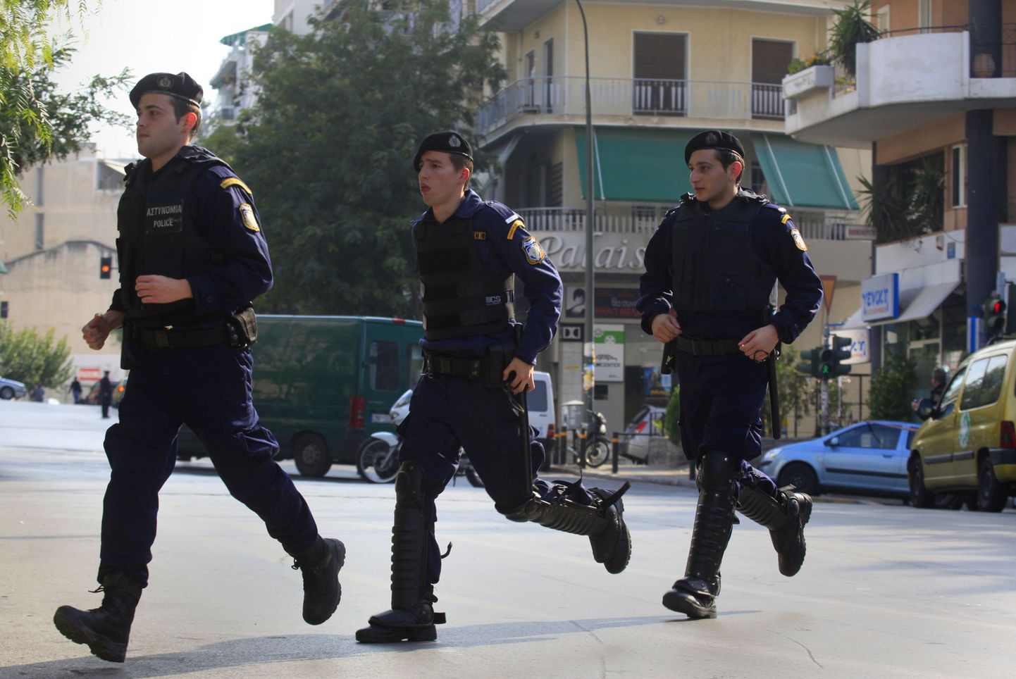 Kreeka politsei pommirühma liikmed.