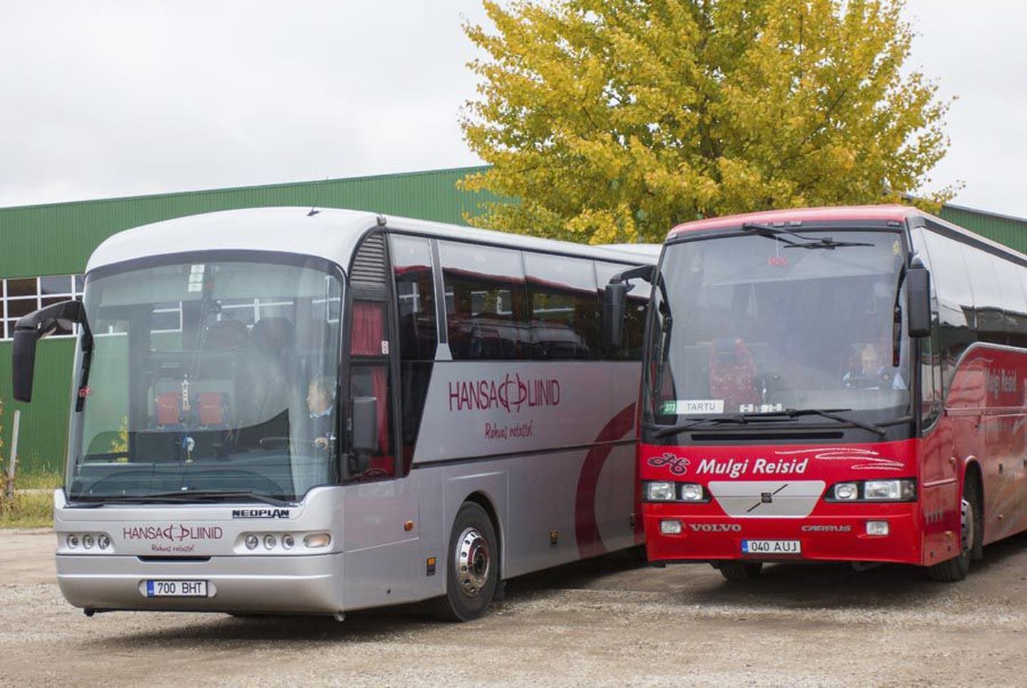 Mulgi Reiside bussidest saavad Hansa Liinide bussid pikema aja jooksul. Ettevõtte teatel kulub veel aega, et jõuaks kõikidele masinatele panna uued kleebised.