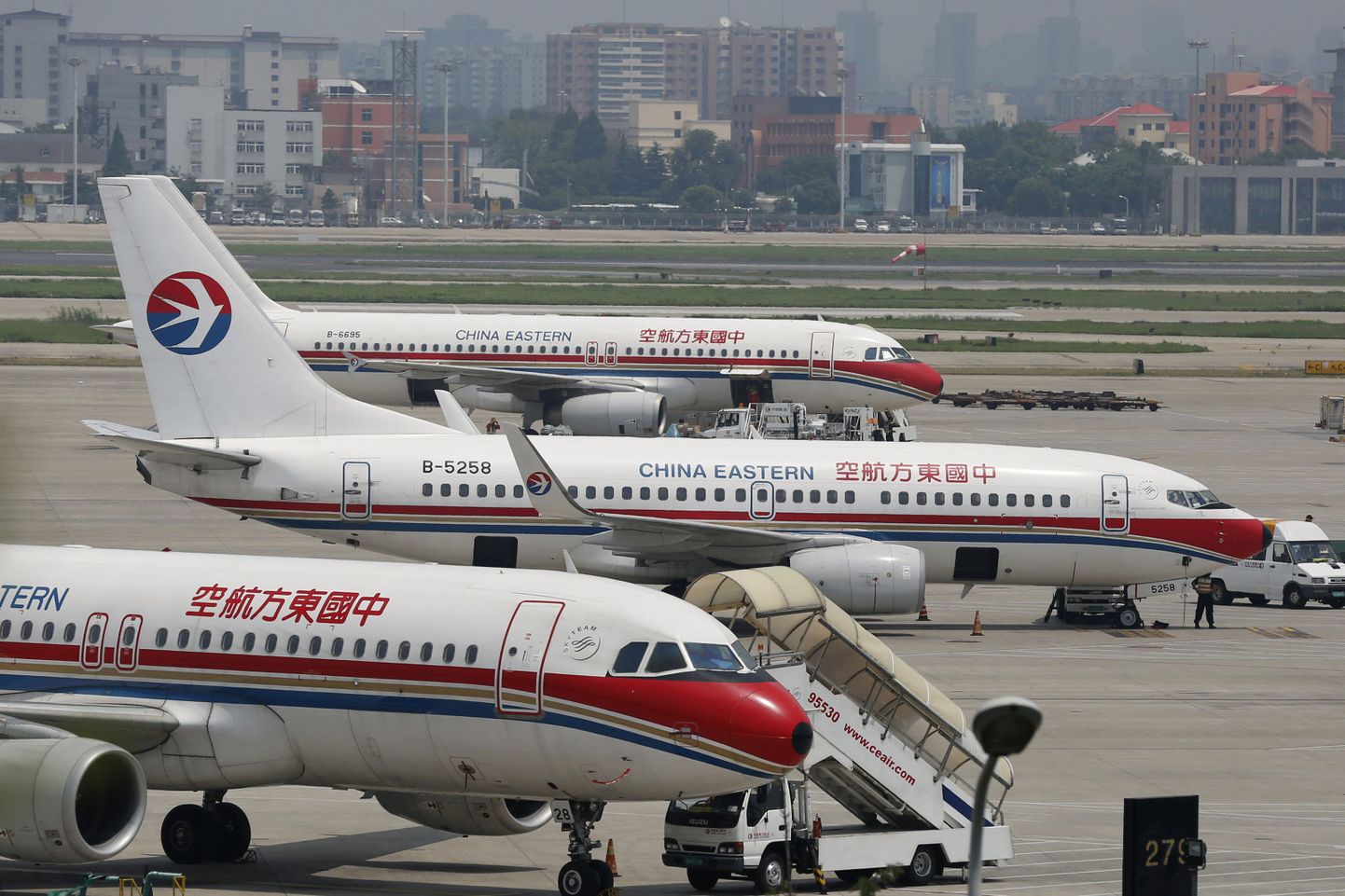Самолет авиакомпании China Eastern Airlines. Иллюстративное фото.