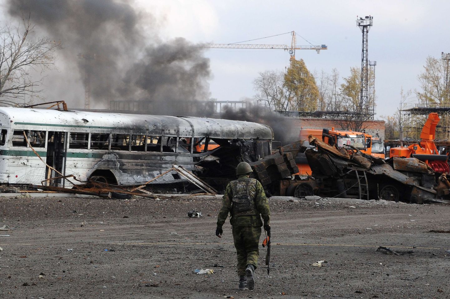 Separatist Donetski lennujaama lähistel. Lahingud lennujaama pärast jätkuvad.