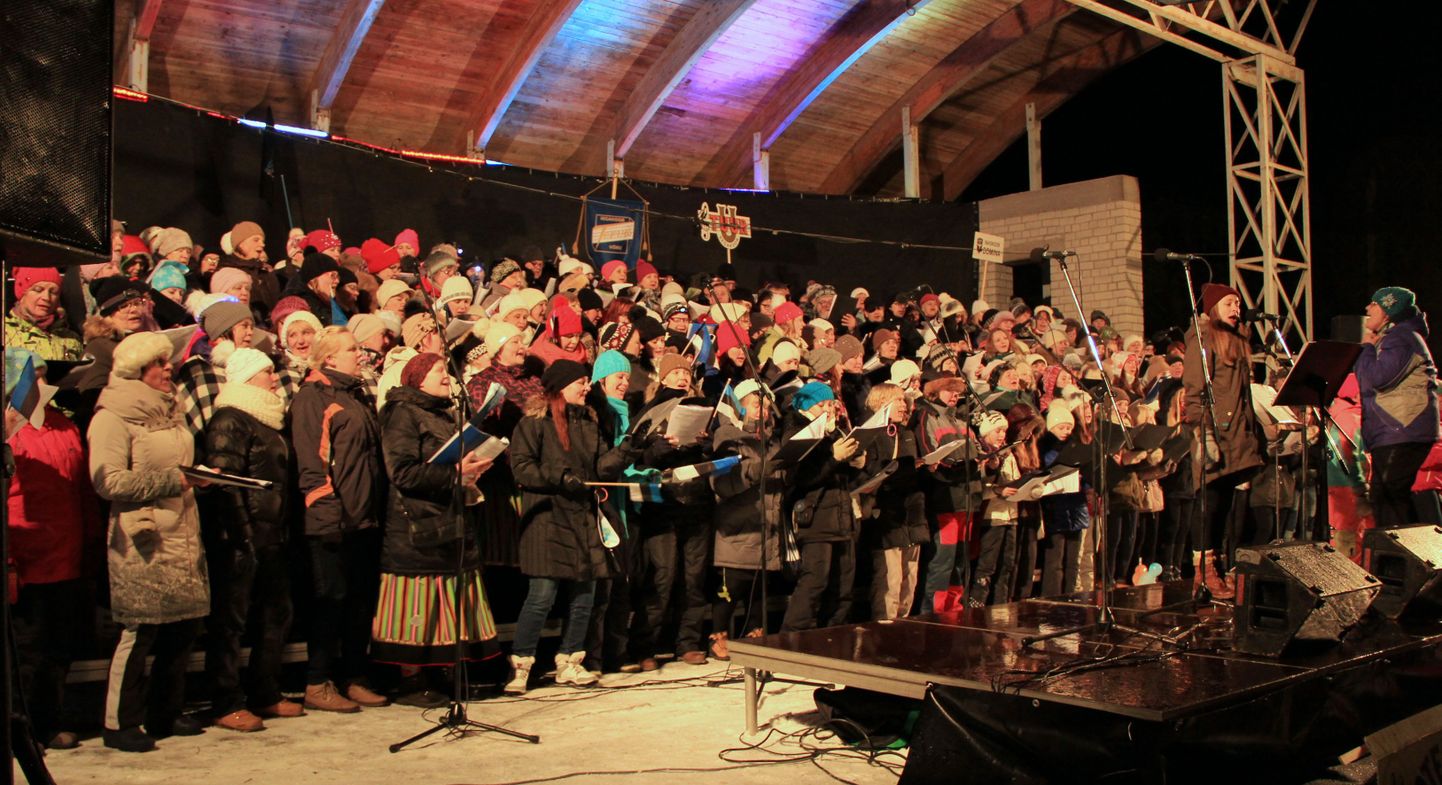 Eelmisel talveöölaulupeol kogunes Pühajärve laululava kaare alla 30 koori 500 lauljaga üle Eesti.