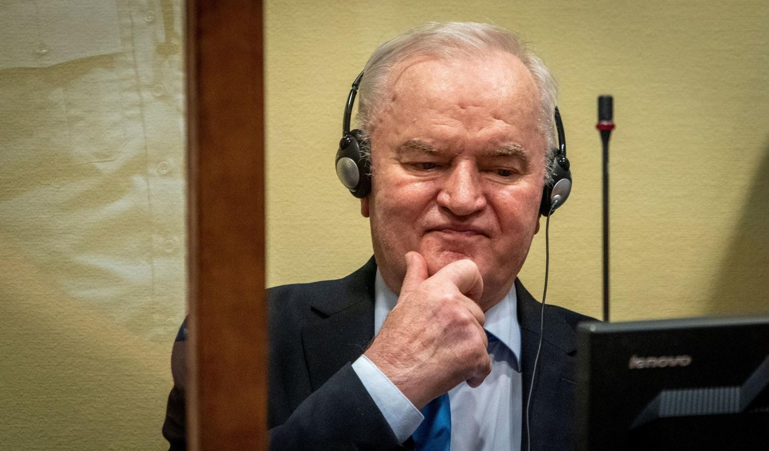 Bosnia serblaste armee endine ülem Ratko Mladić eile Haagis kohtu otsust kuulamas. Seni pole teada, kus 79-aastane sõjakurjategija eluaegset vangistust kandma hakkab.