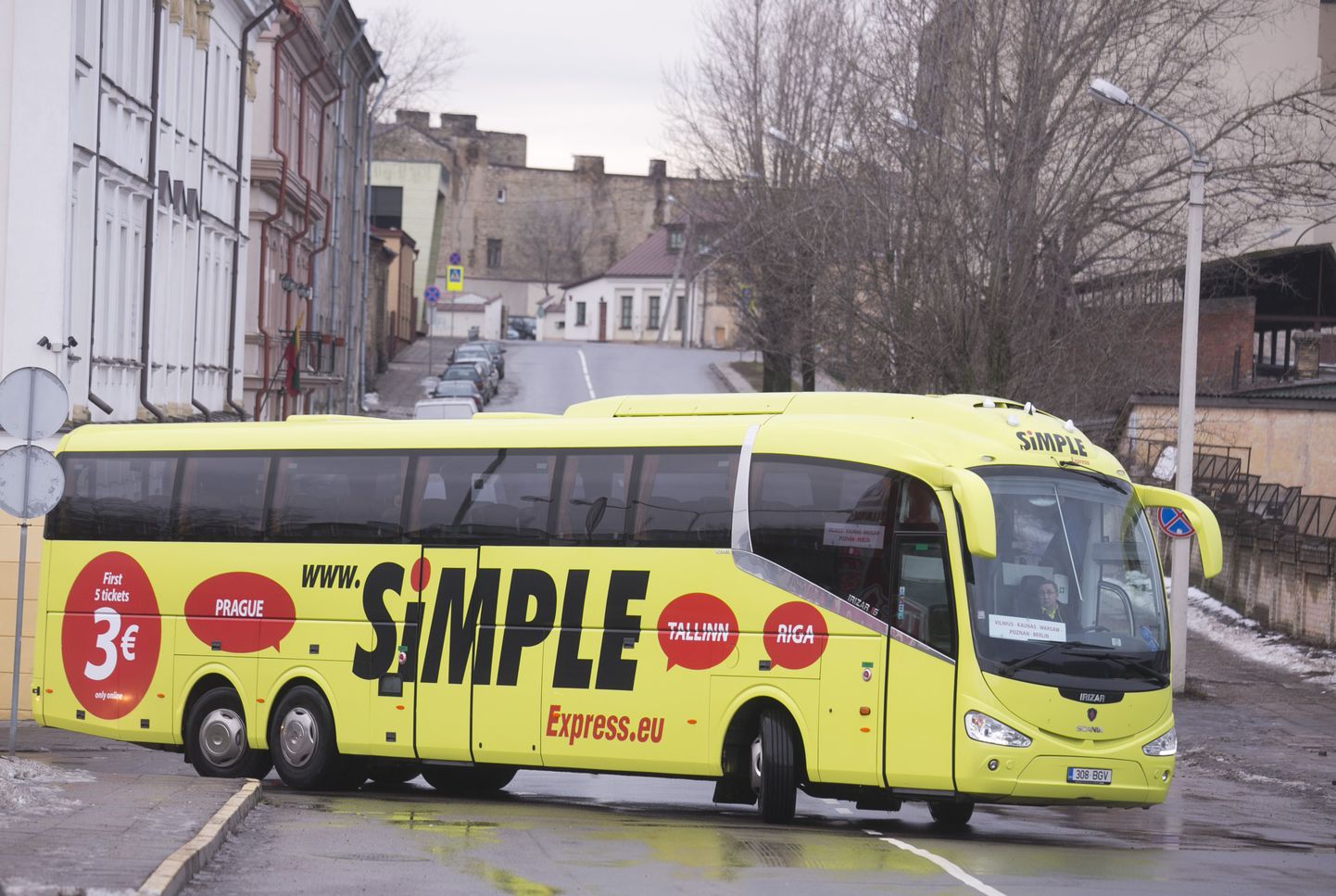 Фирма утверждает, что организовать замену автобуса уже не было возможности.
