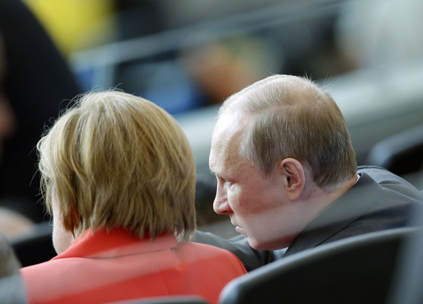Saksa kantsler Angela Merkel ja Vene president Vladimir Putin jalgpalli 13. juulil Rio de Janeiros MMi finaalmängu vaatamas.
