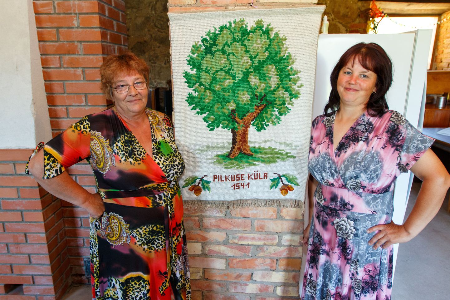 Reet Tinno (vasakul) ja Merike Kukk on need kaks tegusat naist, kes veavad Pilkuse külaseltsi ning koos sellega ka külaelu.