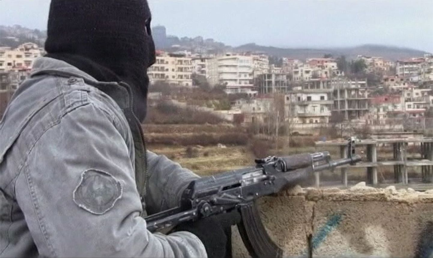 Сирийский повстанец в городе Забадани