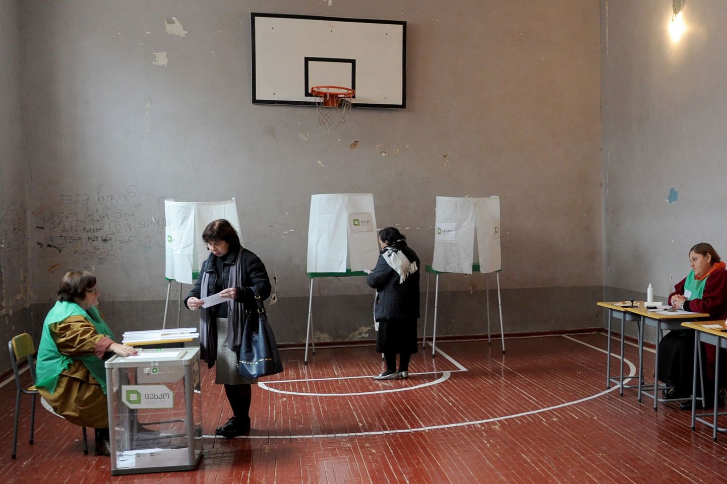 Eilne hääletus Gruusia pealinna Thbilisi valimisjaoskonnas.