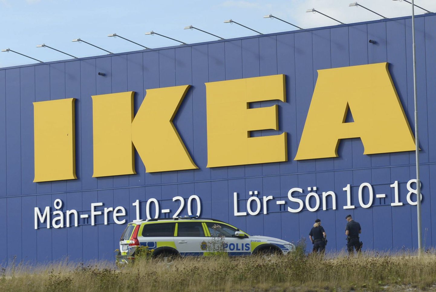 IKEA - крупнейшая в мире розничная сеть по торговле мебелью и предметами домашнего обихода, основана в 1943 году в Швеции.