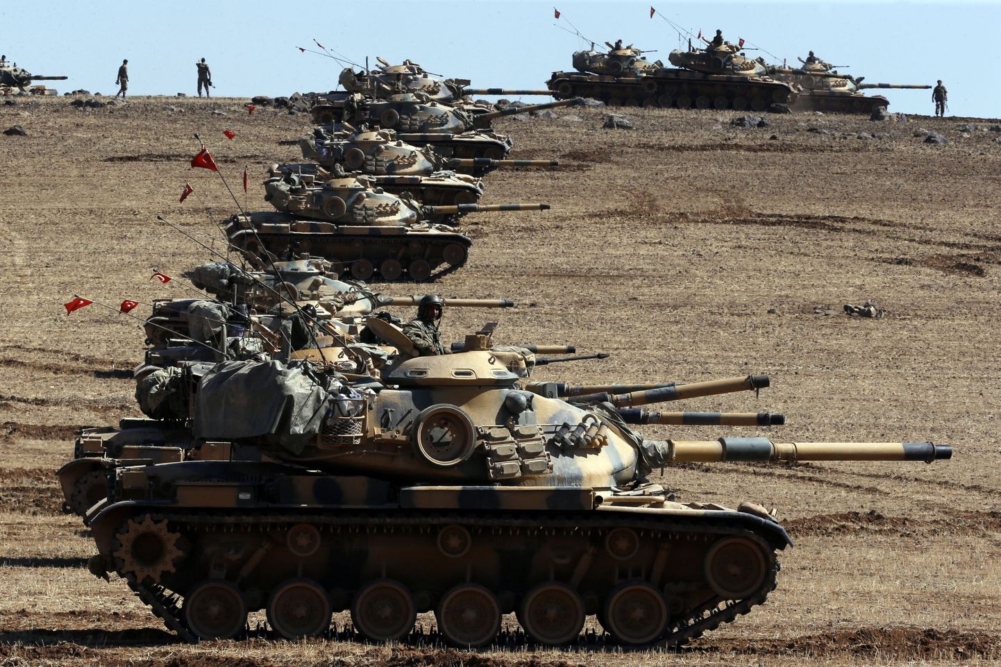 Türgi armee tankid üles rivistatud Türgi-Süüria piiri lähistel. Pilt on illustratiivne