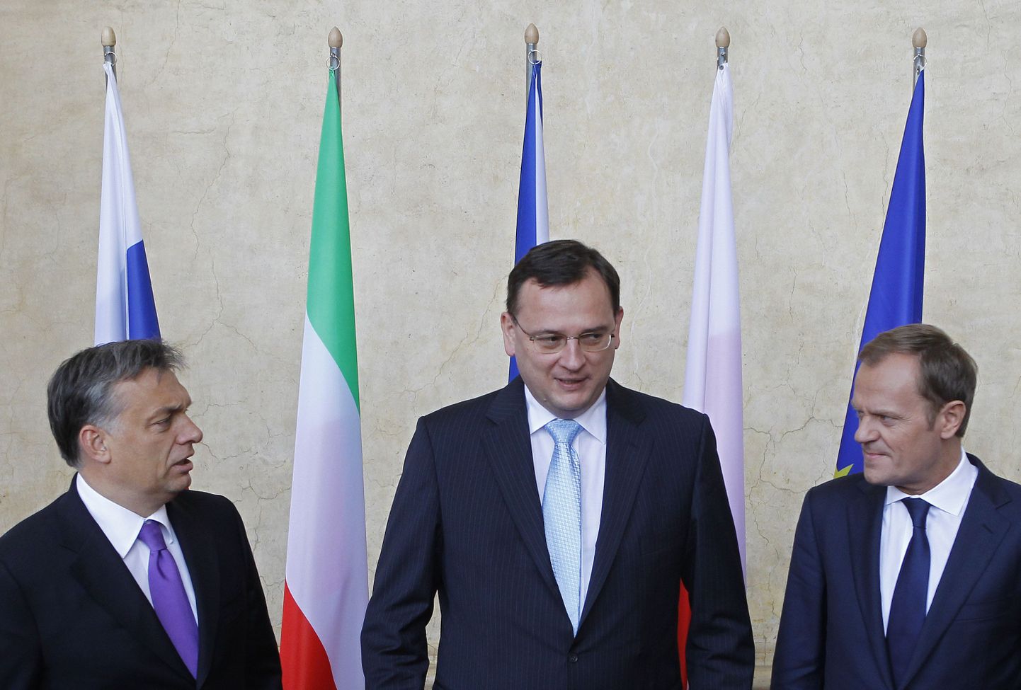 Tšehhi peaminister Petr Necas (keskel), Ungari peaminister Viktor Orban (vasakul) ja Poola peaminister Donald Tusk.