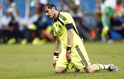 Pettunud  Iker Casillas pidi kohtumises Hollandiga väravast välja noppima koguni viis palli.