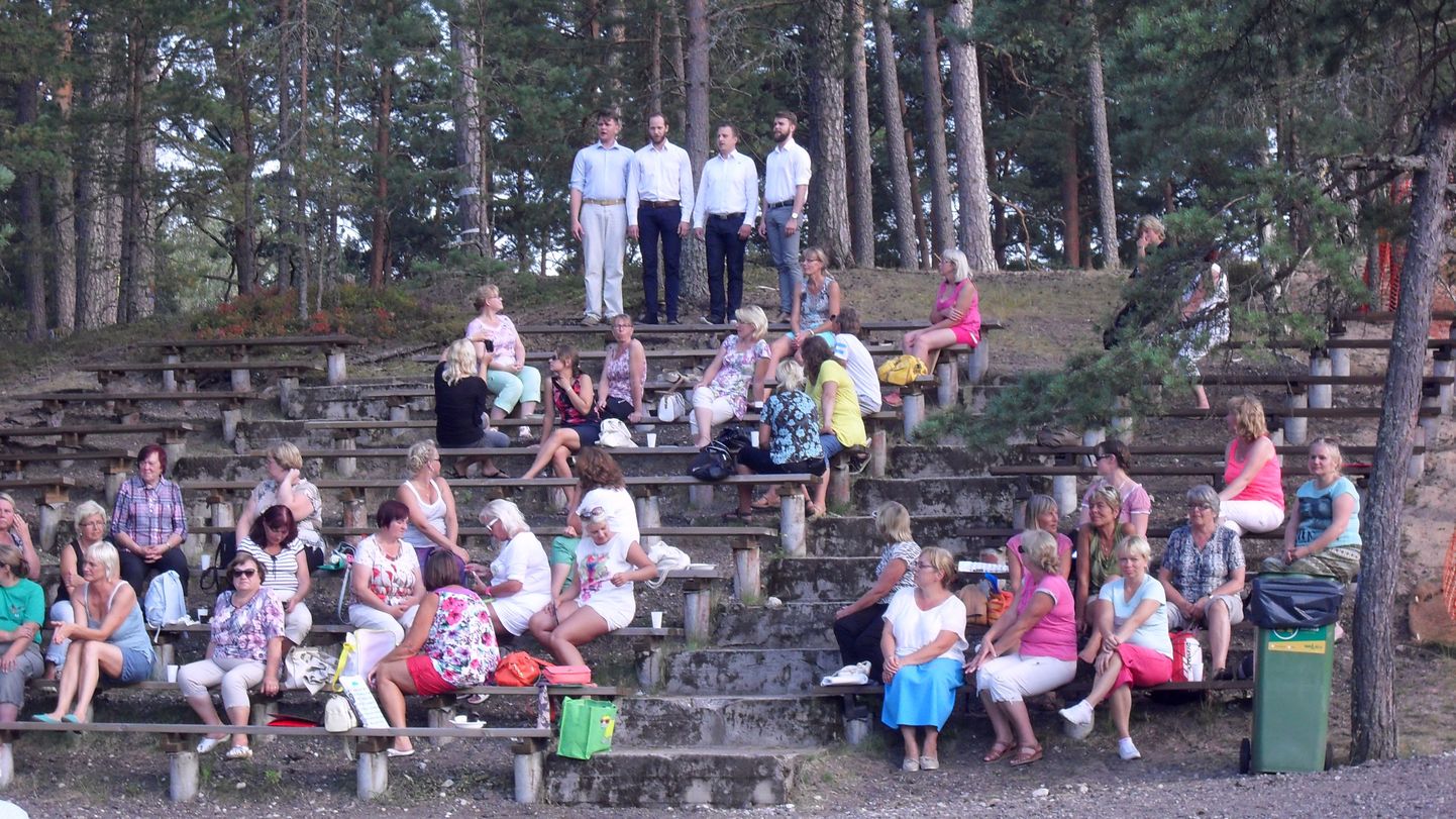 Pärnu lasteaiaõpetajad alustasid õppeaastat Jõulumäel.