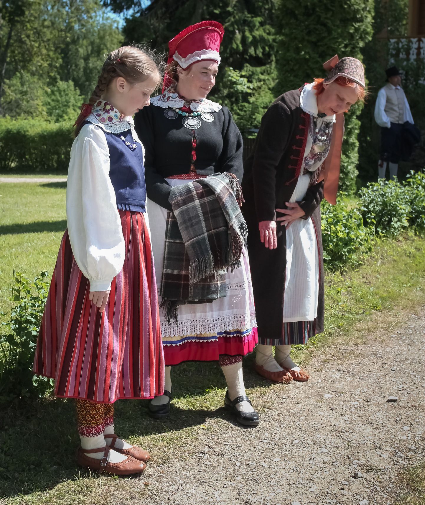 Kurgjal pildistati rõivaid kultuuriministeeriumi programmi “Eesti rahvarõivas 2012-2016” jätkuna, peale Pärnumaa on jäänud pildistada Viljandi- ja Valgamaa rahvarõivad.