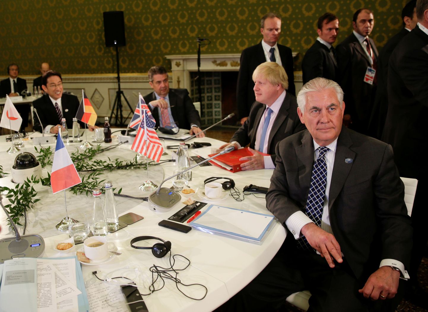 USA välisminister Rex Tillerson, Suurbritannia välisminister Boris Johnson, Saksamaa välisminister Sigmar Gabriel ja Jaapani välisminister Fumio Kishida  G7 kohtumisel.
