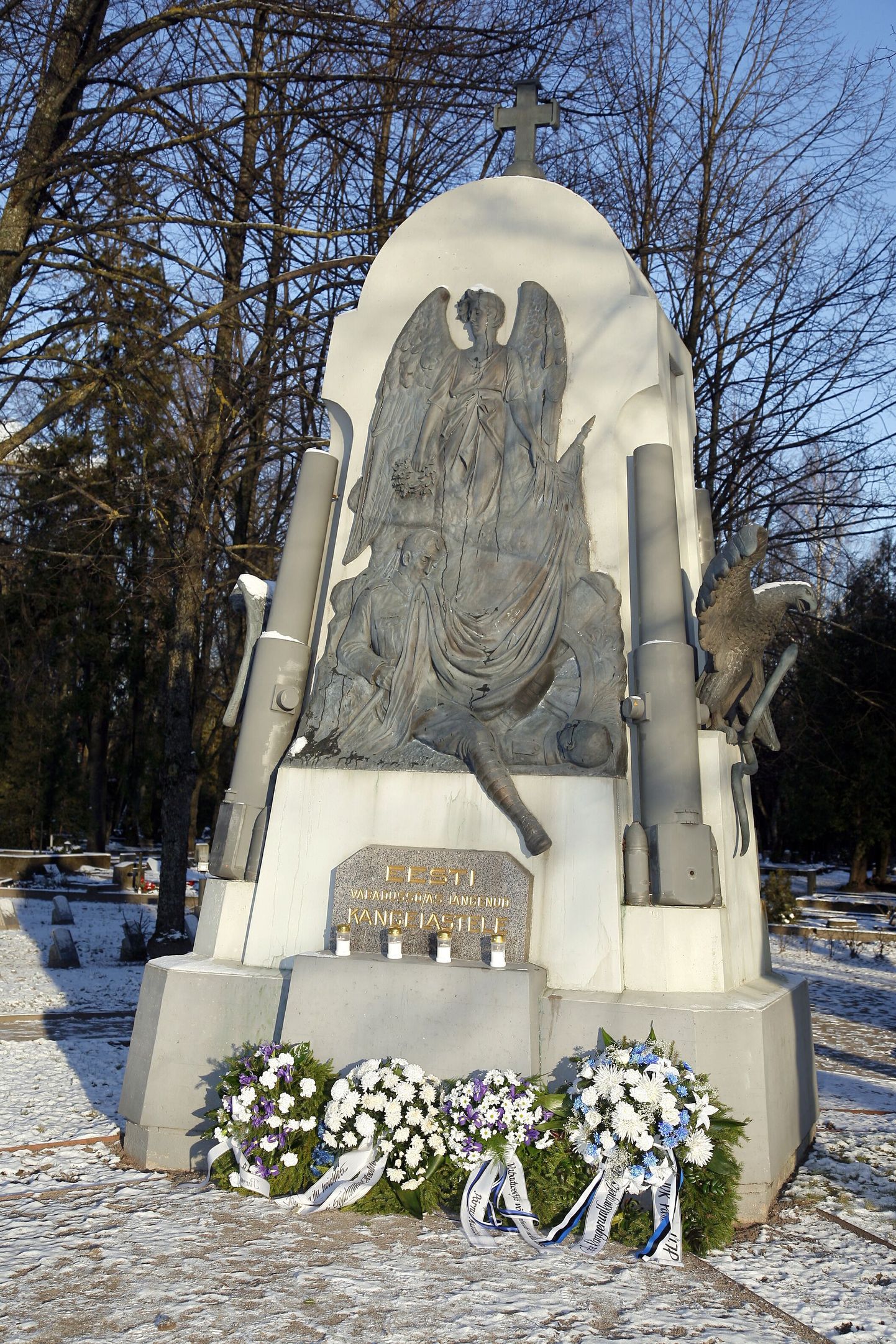 Vabadussõjas hukkunute mälestussammas Pärnus Alevi kalmistul.
