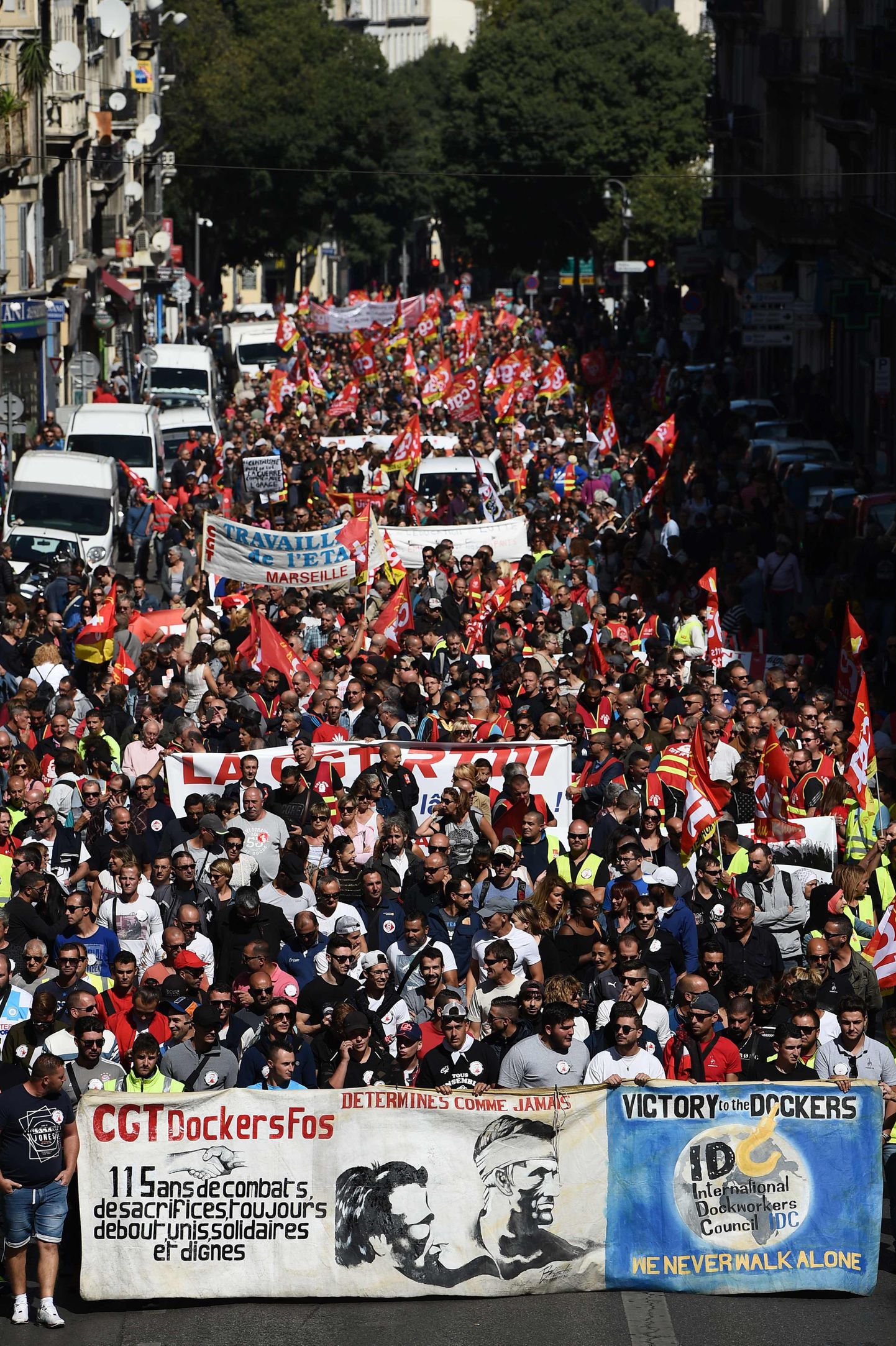 Meeleavaldused halvasid eile terve Prantsusmaa. Stiilinäide Marseille linnast.