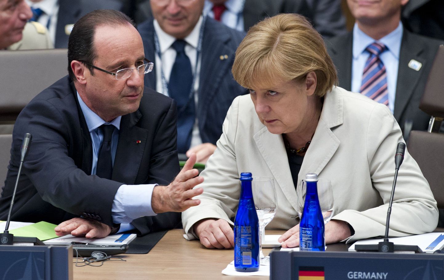 Francois Hollande ja Angela Merkel.