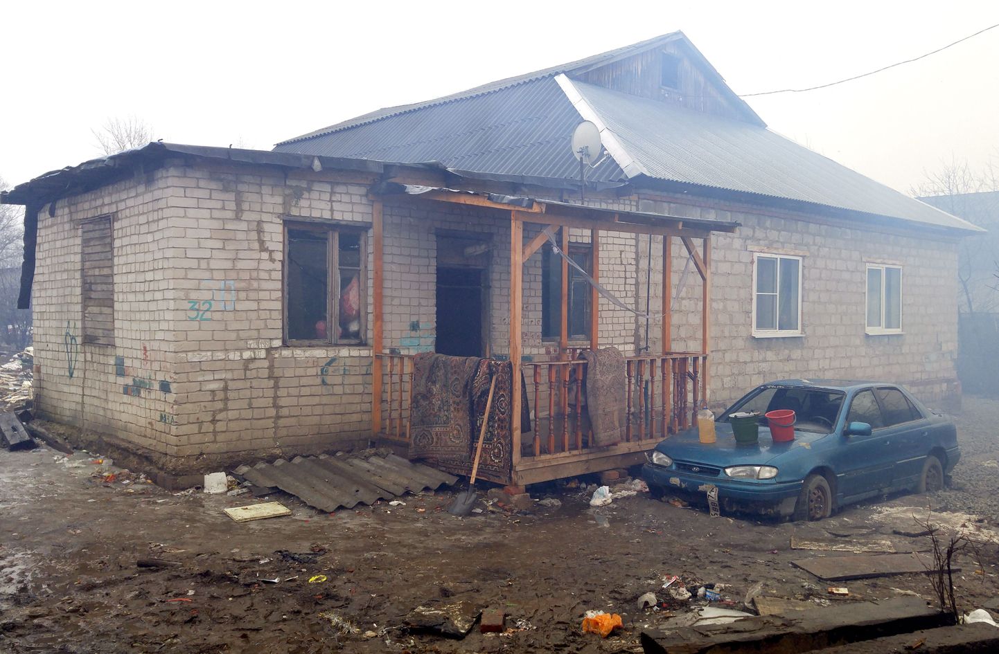 Plekhanovo piirkonnas asuv mustlaste elumaja, mis aprillis maha põles