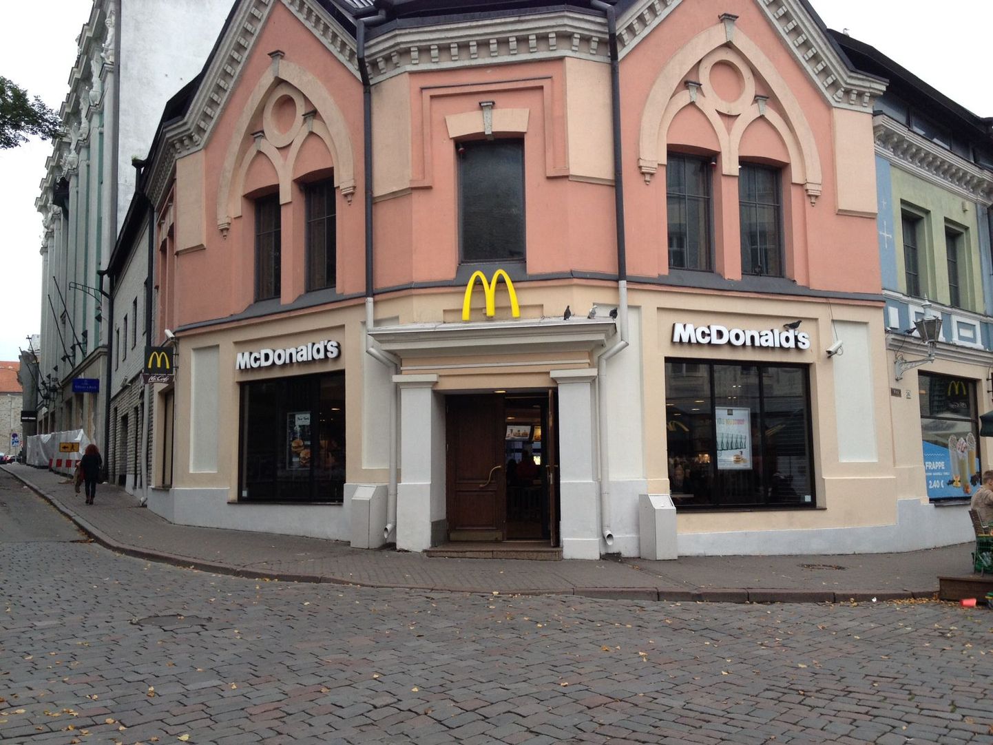 McDonaldsi Viru tänaval.
