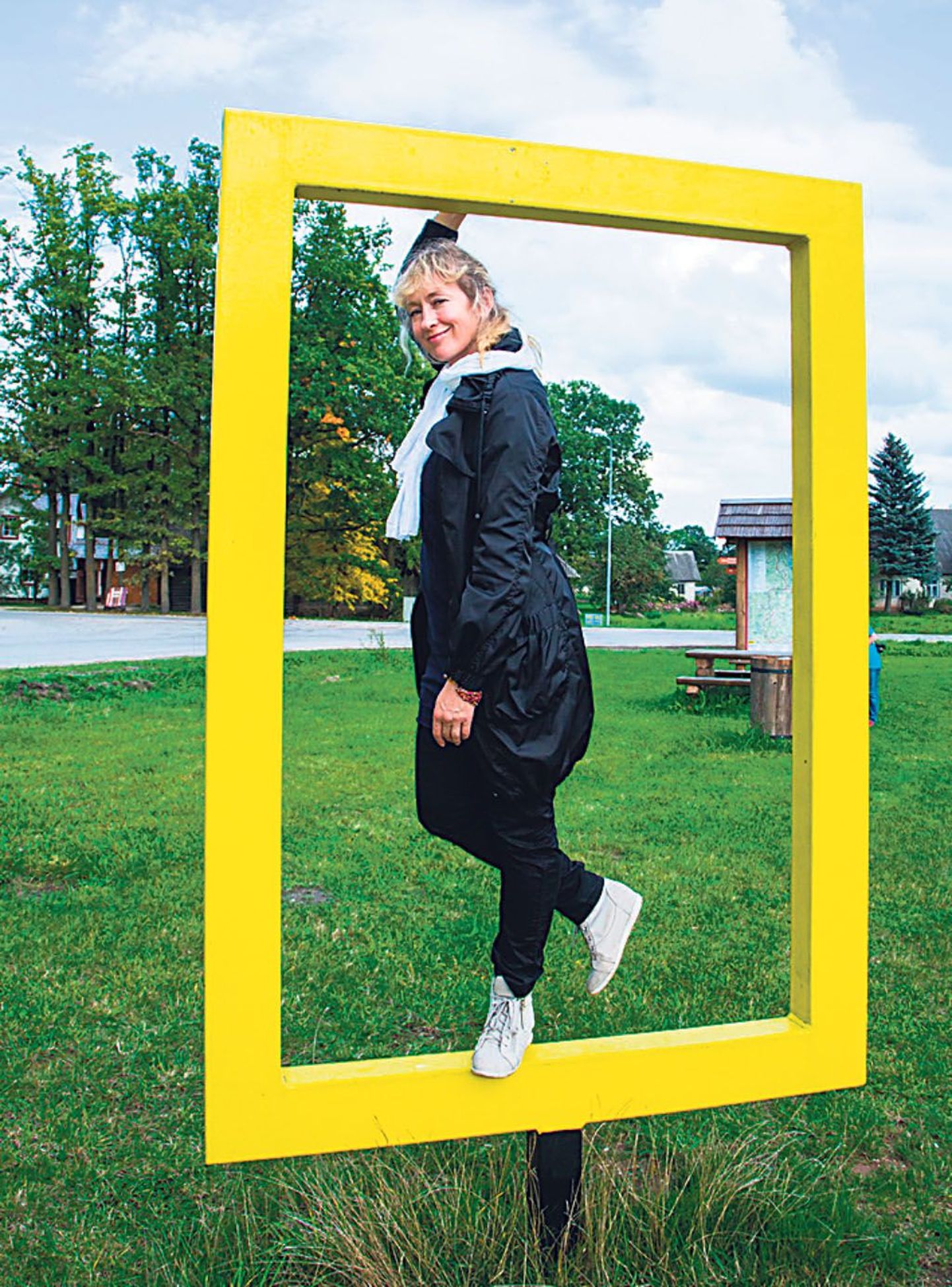 Järgneval viiel aastal kõnetab Lõuna-Eesti külastajaid National Geographicu kaubamärk: 21 kollast akent viitavad mõnele turismimagnetile ja annavad teada, et olete Euroopa liidu piirialal.