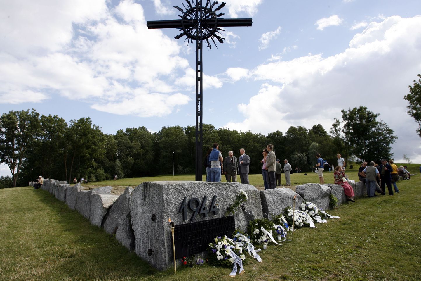 Igal suvel mälestatakse Sinimägedes 1944.a. kaitselahingutes langenuid.