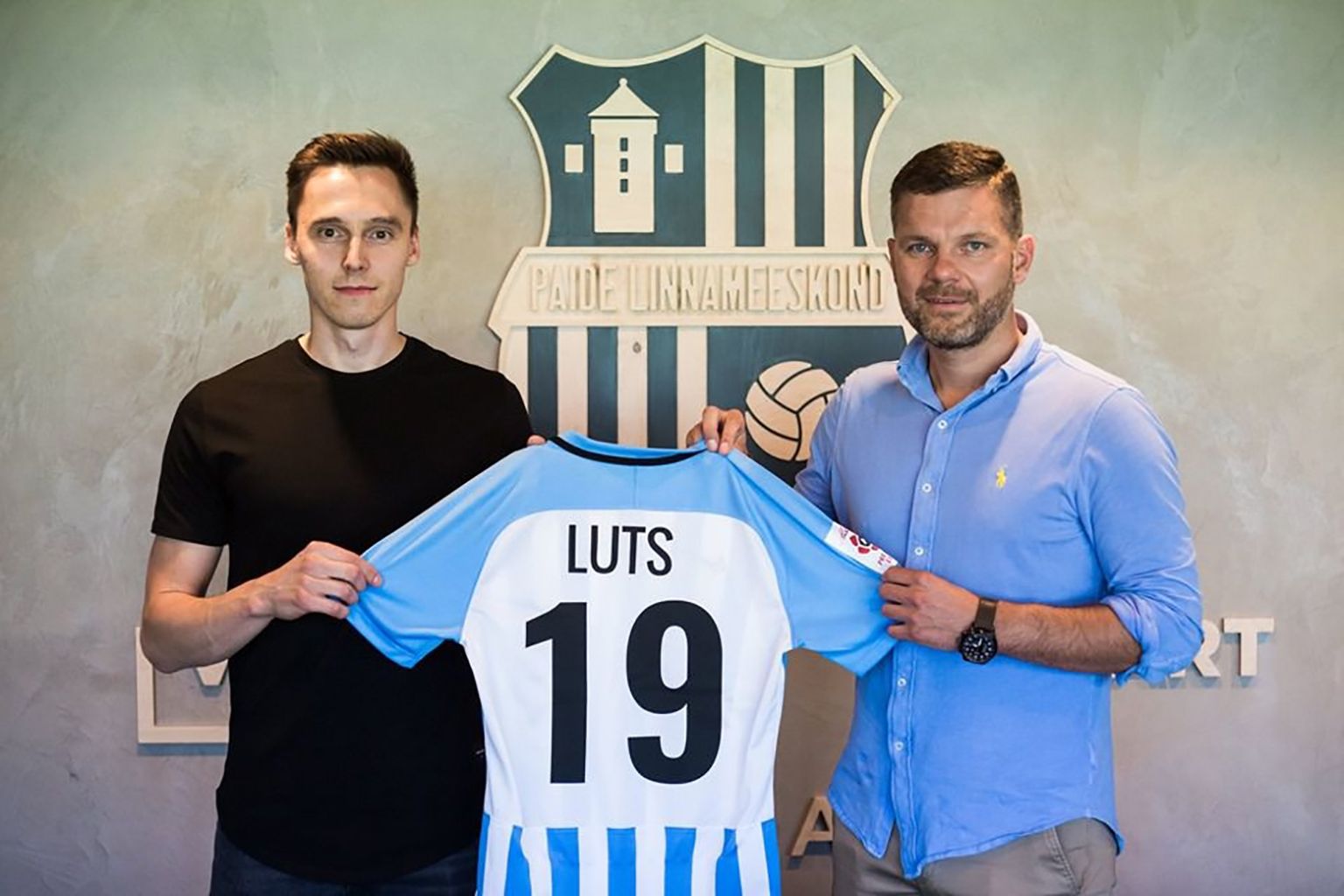 Paide linnameeskonna president Veiko Veskimäe (paremal) ja Siim Luts lõid eelmisel suvel käed ning Eesti üks tippmängijaid hakkas kodulinna klubi esindama numbri all 19.