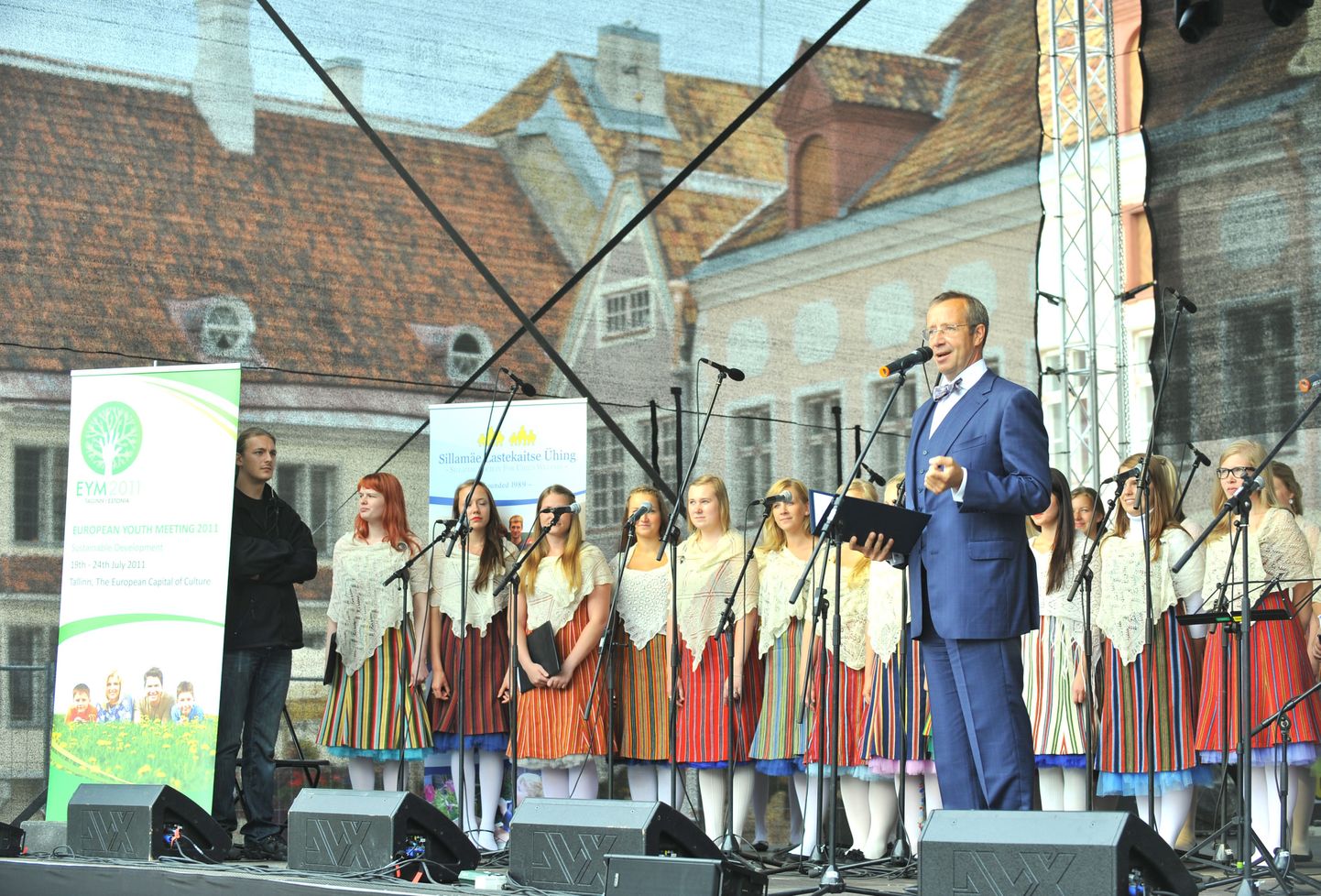 «Euroopa Noorte Kohtumine 2011: Jätkusuutlik Areng» avamine Tallinnas Raekoja platsil.