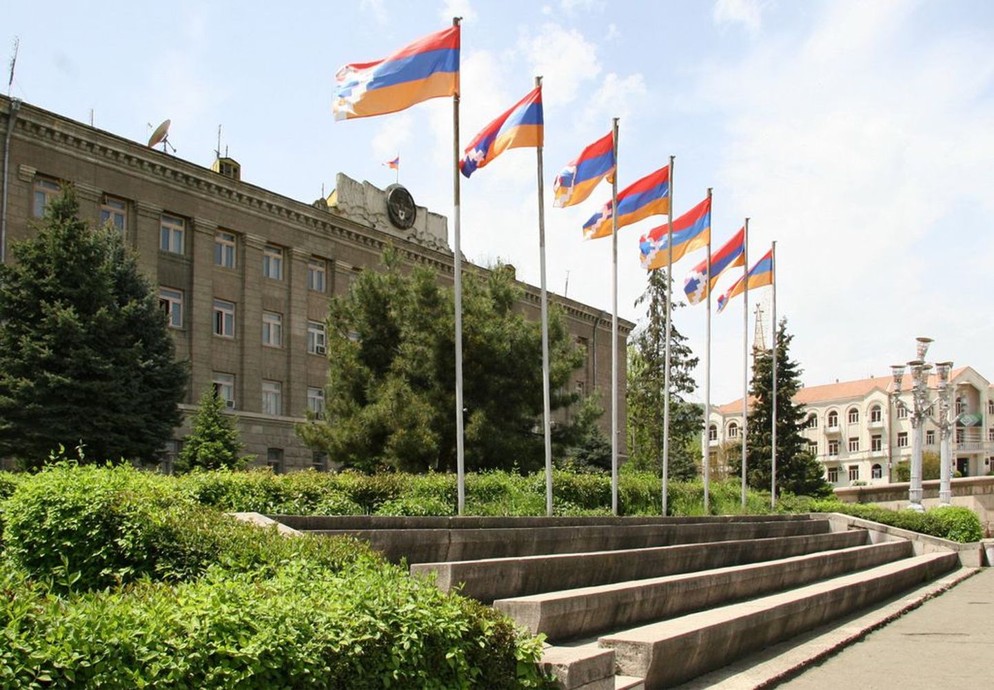 Mägi-Karabahhi valitsushoone tunnustamata regiooni pealinnas Stepanakerdis.