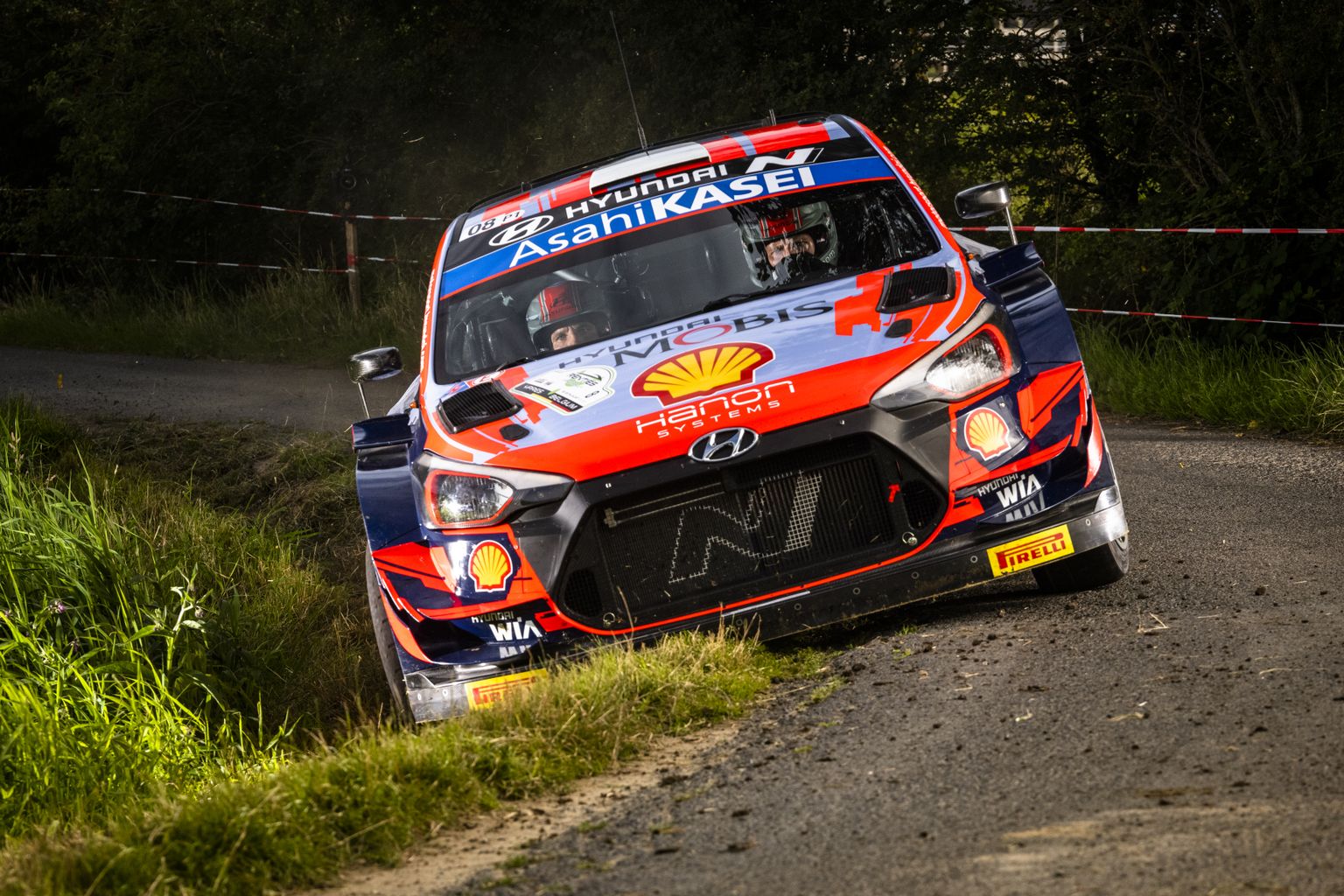Ott Tänak ja Martin Järveoja teenisid Belgiast neli katsevõitu, kuid pidid rehvipurunemise tõttu leppima kuuenda kohaga.