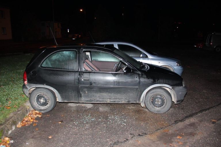 В ночь на 17 октября пьяный молодой человек разбил в Тарту несколько машин. / Полиция
