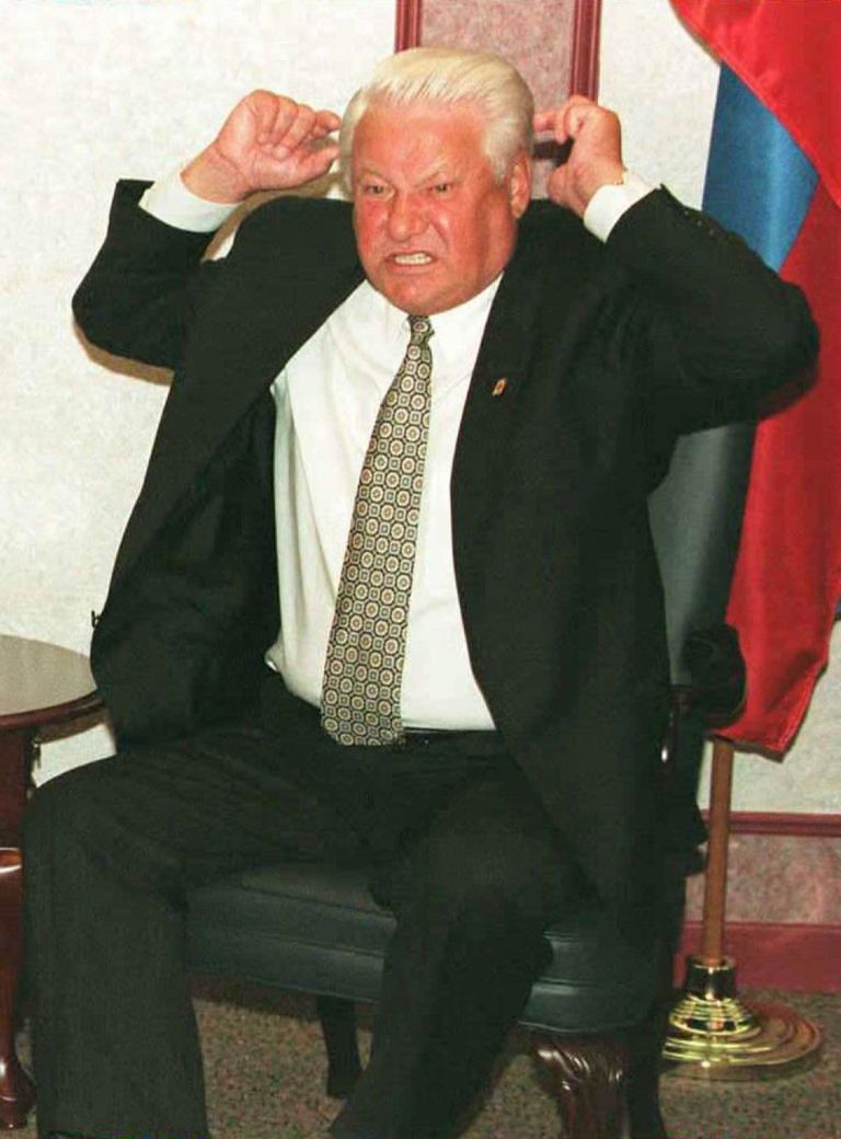 Aktiivse kehakeelega Jeltsin 1995. aastal G7 kohtumisel Halifaxis küsimustele vastamas. Foto: Scanpix