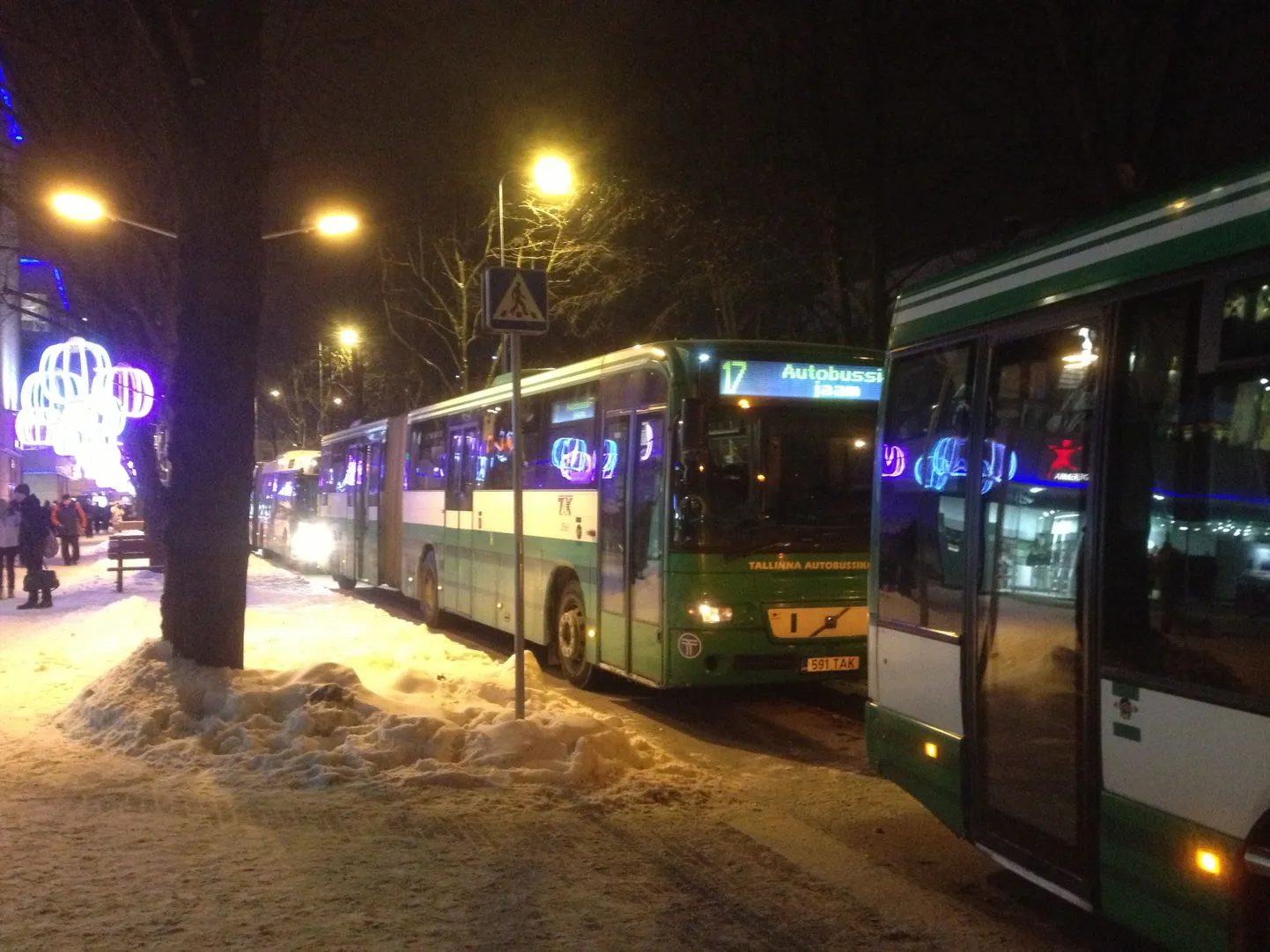 Avarii häirib kesklinnas bussiliiklust.