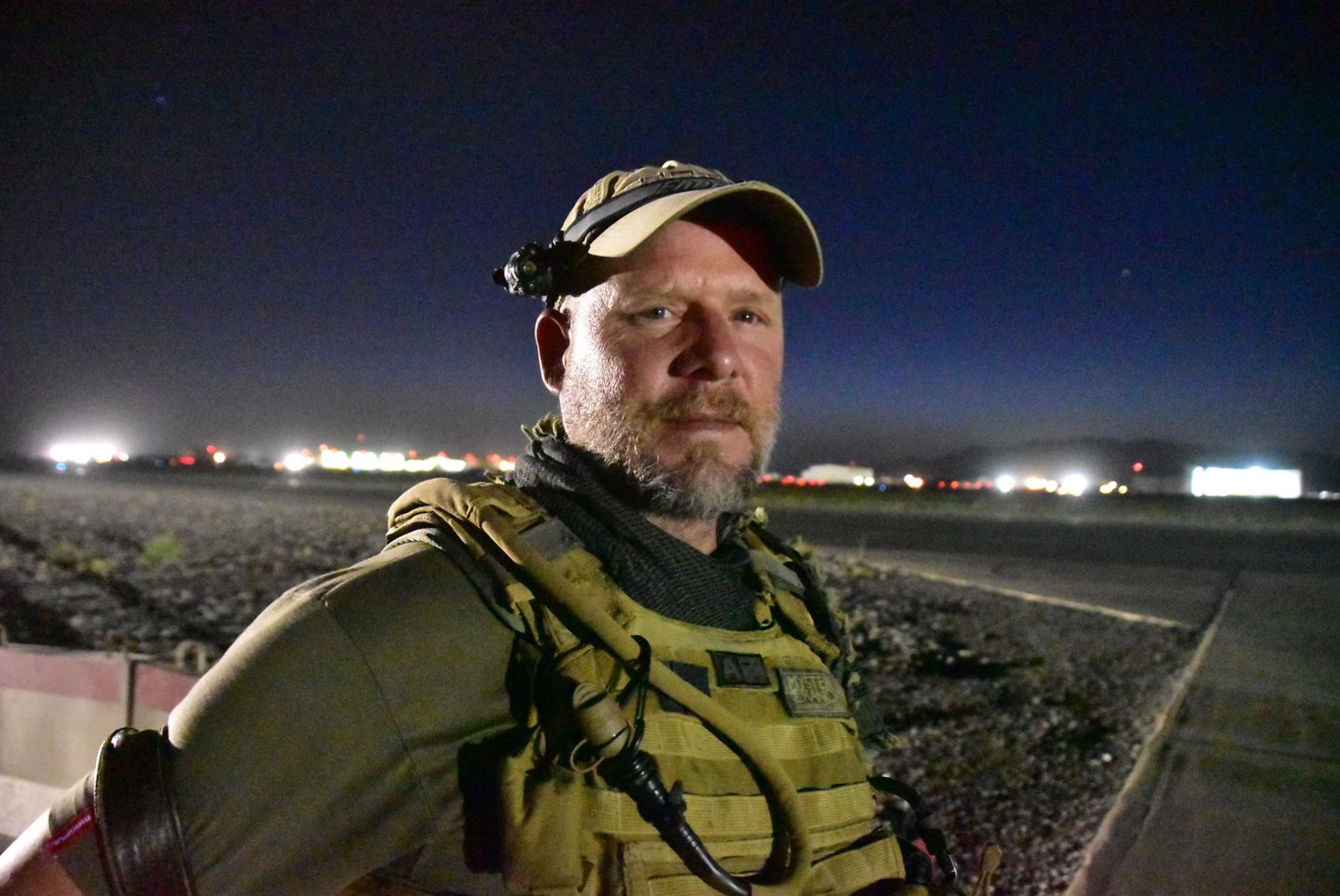 David Gilkey maikuus Kandahari lennuväljal.