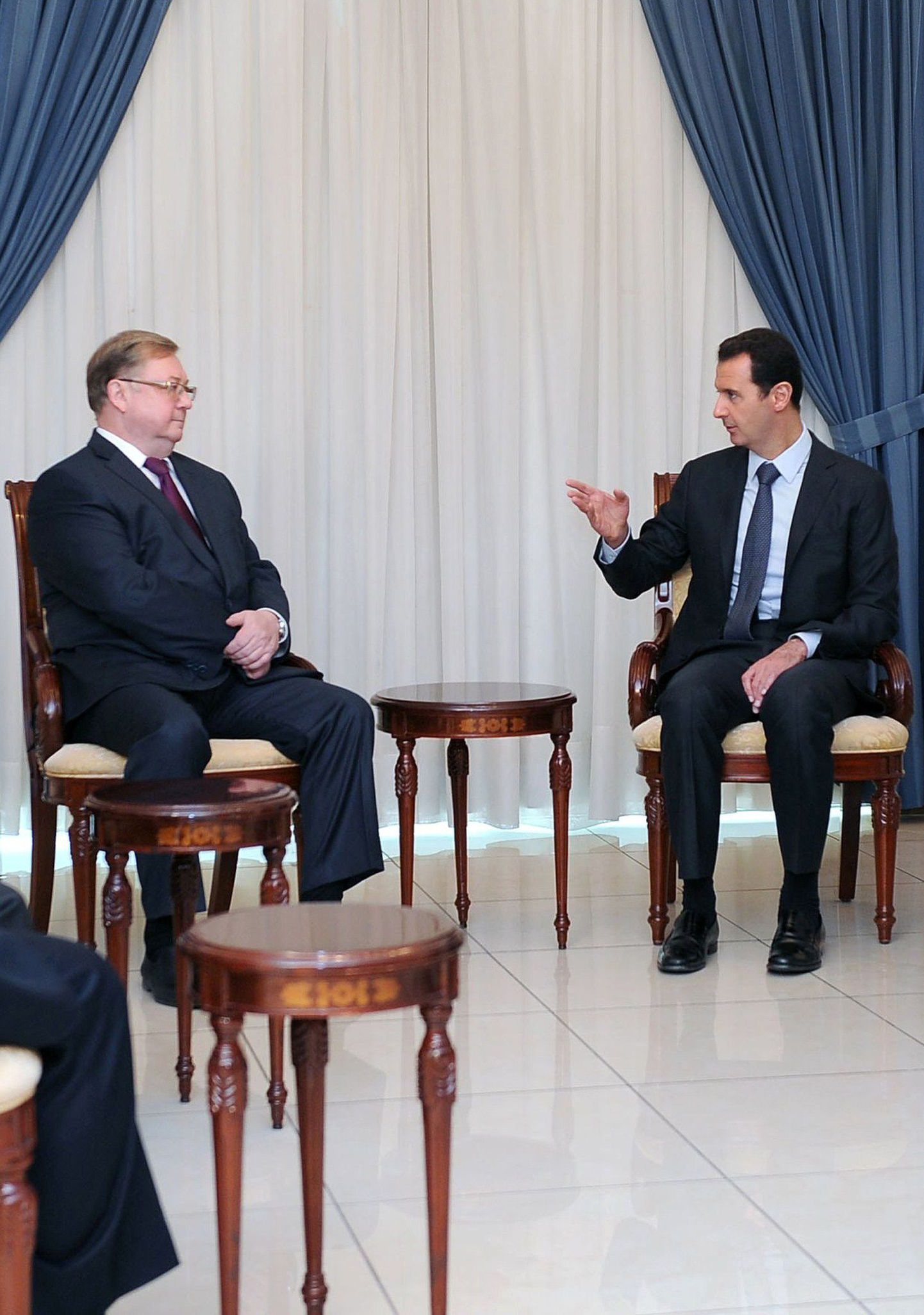 Süüria president Bashar al-Assad (paremal) ja Vene ekspeaminister Sergei Stepašin Damaskuses.